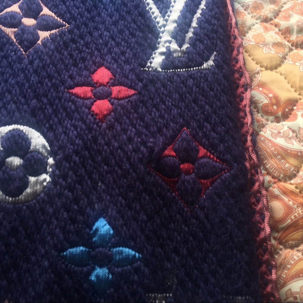 Louis Vuitton Rainbow Scarf - Picture 6 of 6